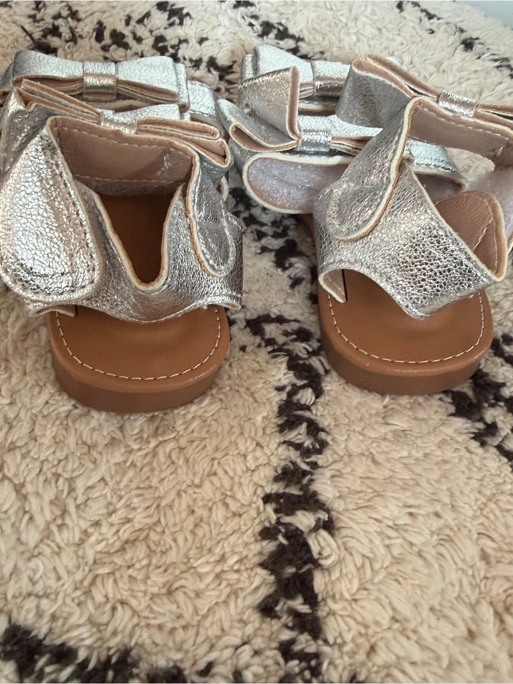 Kids Metallic Bow Sandals - Silver